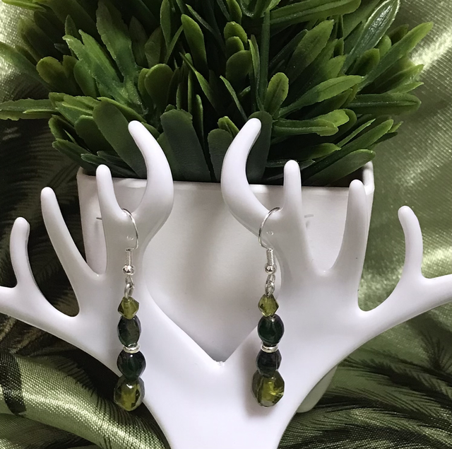 Green Dangling Earrings- GDE43