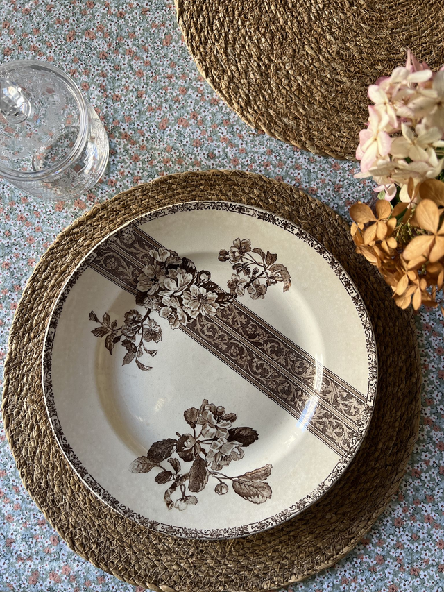 EMILE - Plat rond Choisy le Roi pour E. Bourgeois - Le Grand Dépôt - Terre de Fer