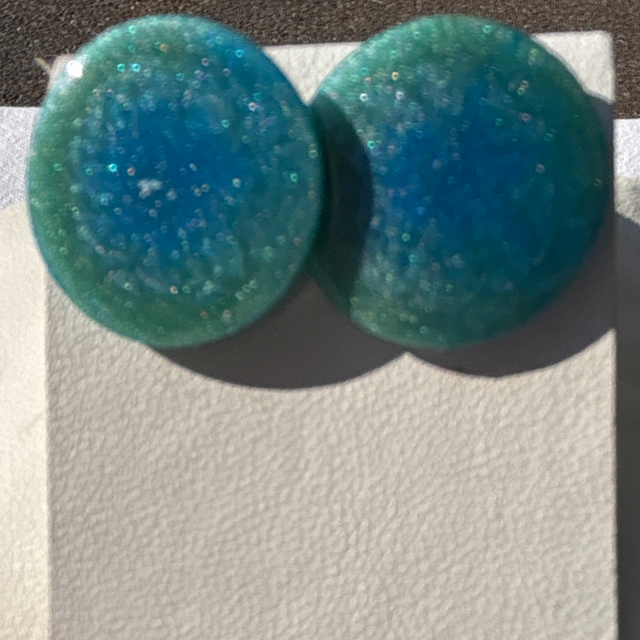 Boucles clous epoxy