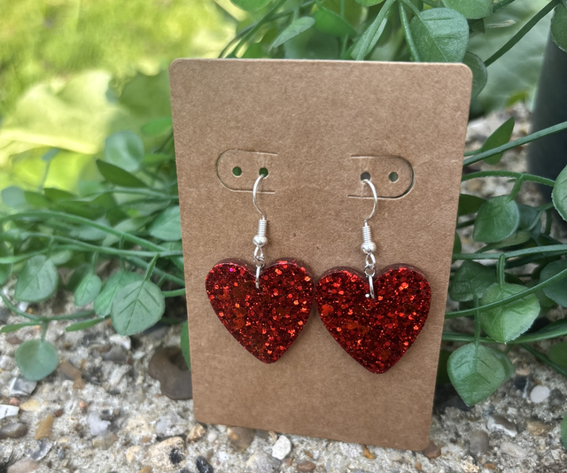 Boucles d’oreilles résine cœur rouge et argenté