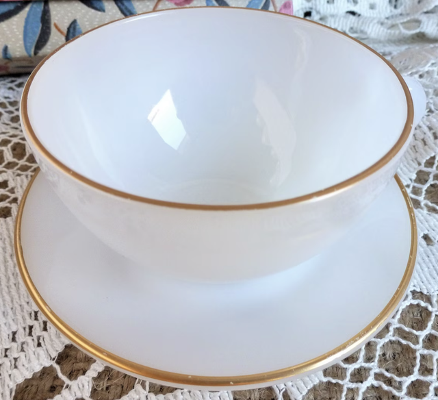 6 tasses et soucoupes Arlequin d'Arcopal blanc irisé,opaline vintage