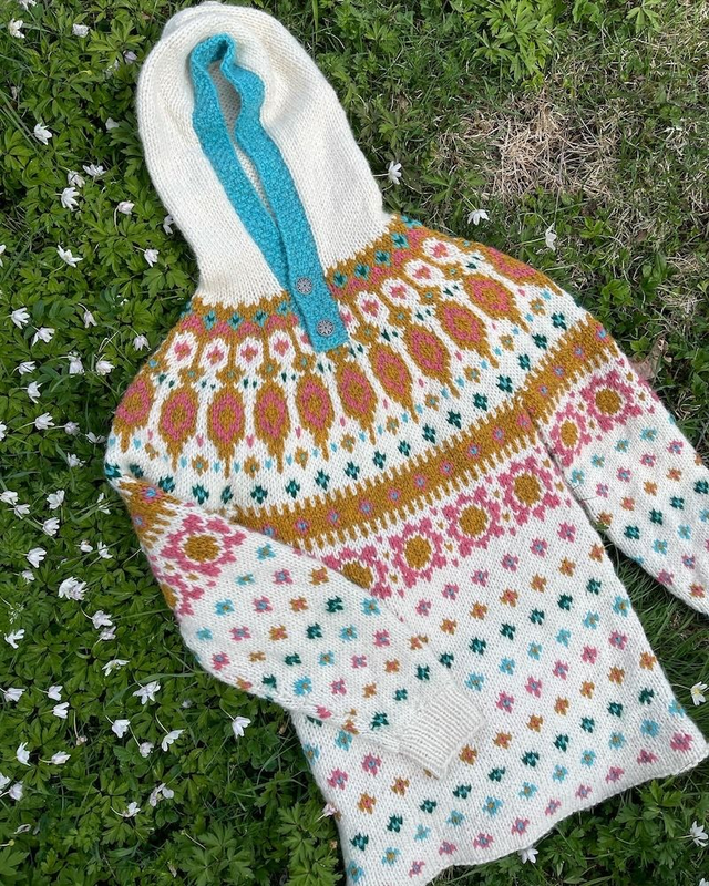 Kathmandu Polar Sweater Kit - Col 09 (White Troll and Blåne) - Wool &amp; Pattern - Linka Neumann