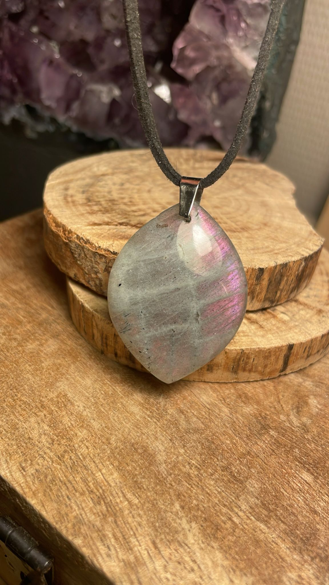 Pendentif LABRADORITE Violette