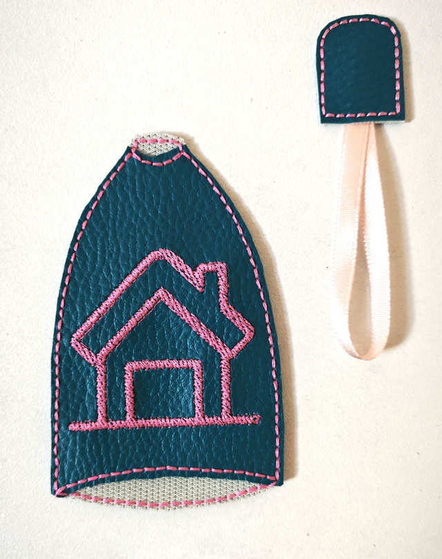 Etui à clés maison rose