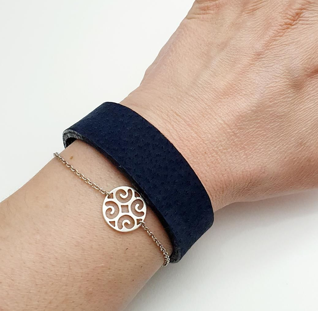 Bracelet manchette bleu marine