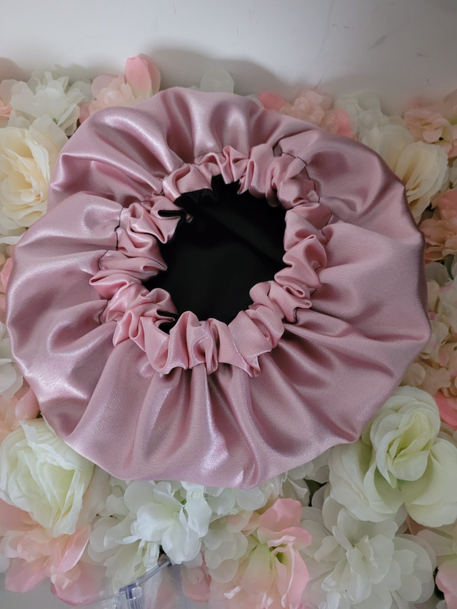 Bonnet en satin américain réversible Rose & Noir | Protection cheveux nuit | Anti-frisottis | Tailles S, M, L | Double face fait main
