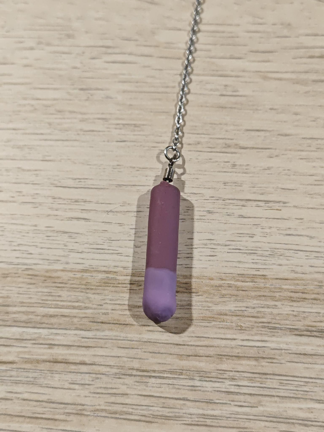 Pendule baton - violet et mauve mat