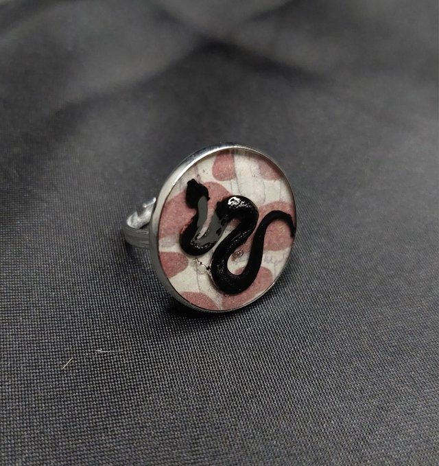 Bague serpent noir et rouge