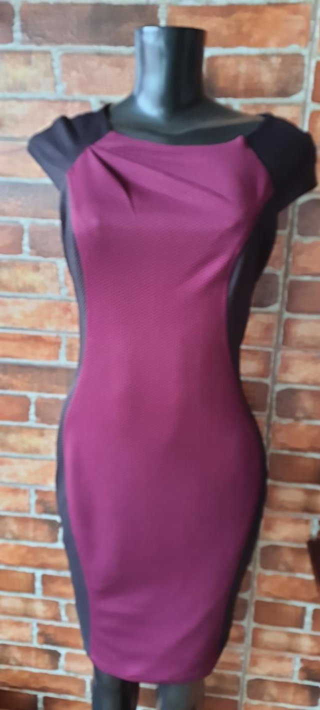 Vestido Tubinho Preto Com detalhes Com Vinho. T/Gg