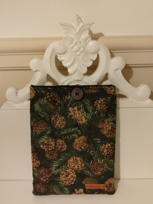 Travel Book Cover 'Pine Cone'