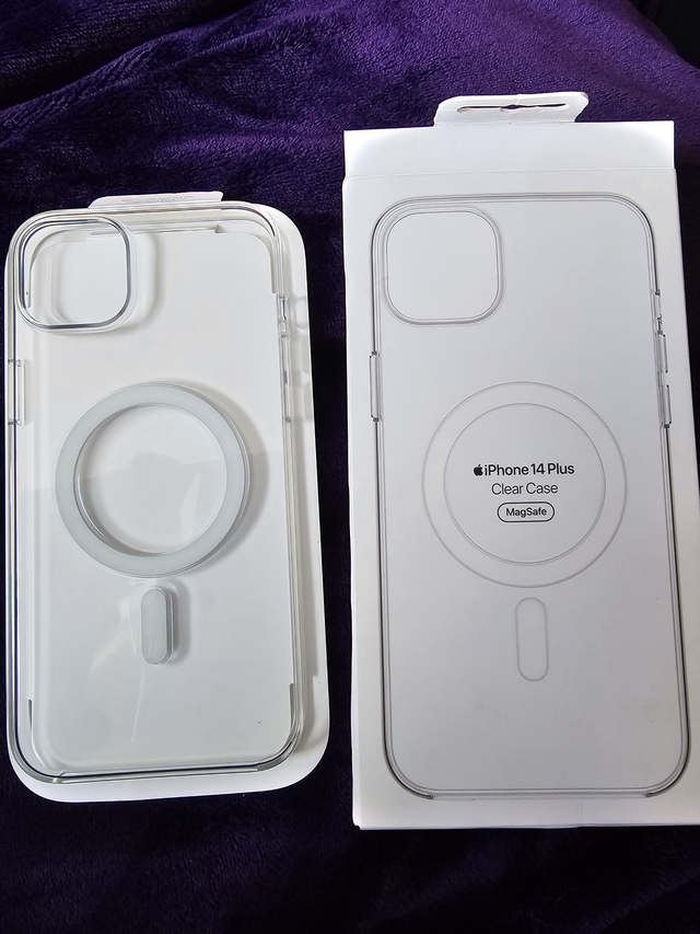 Apple iPhone 14 plus magsafe charging case