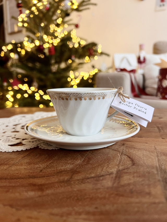 đ Bougie Rocher pralinĂ© - tasse Ă thĂ© "frise dorĂ©e" avec sous-tasse
