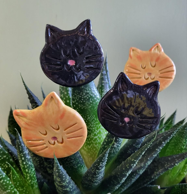 Sleepy Cat Brooch - Ginger or Black
