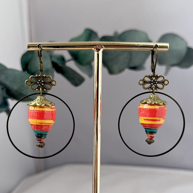 #87 Boucles d’oreilles upcycling en affiche 