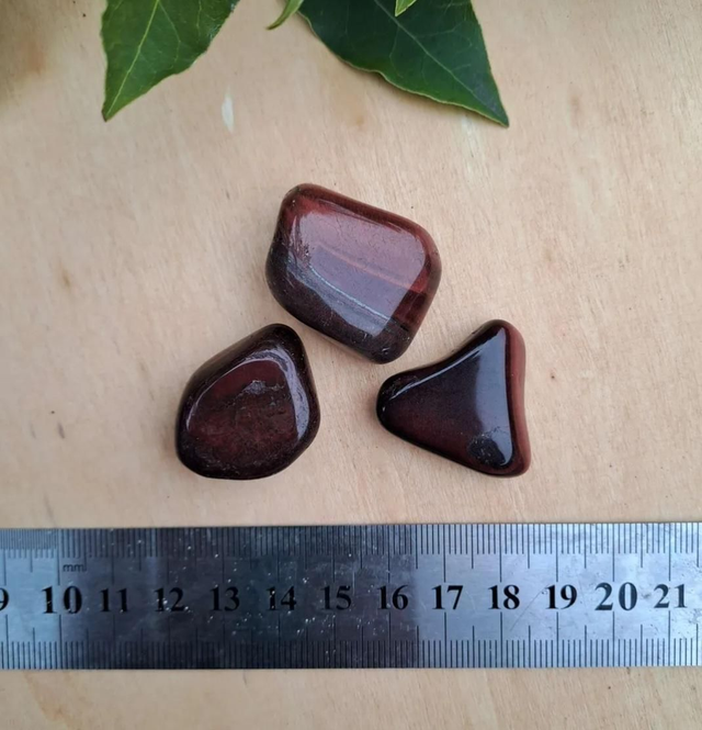 RED TIGERS EYE TUMBLESTONE 