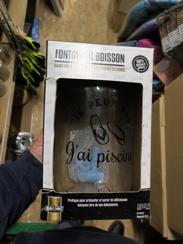 FONTAINE A BOISSON JE PEUX PAS J'AI PISCINE 