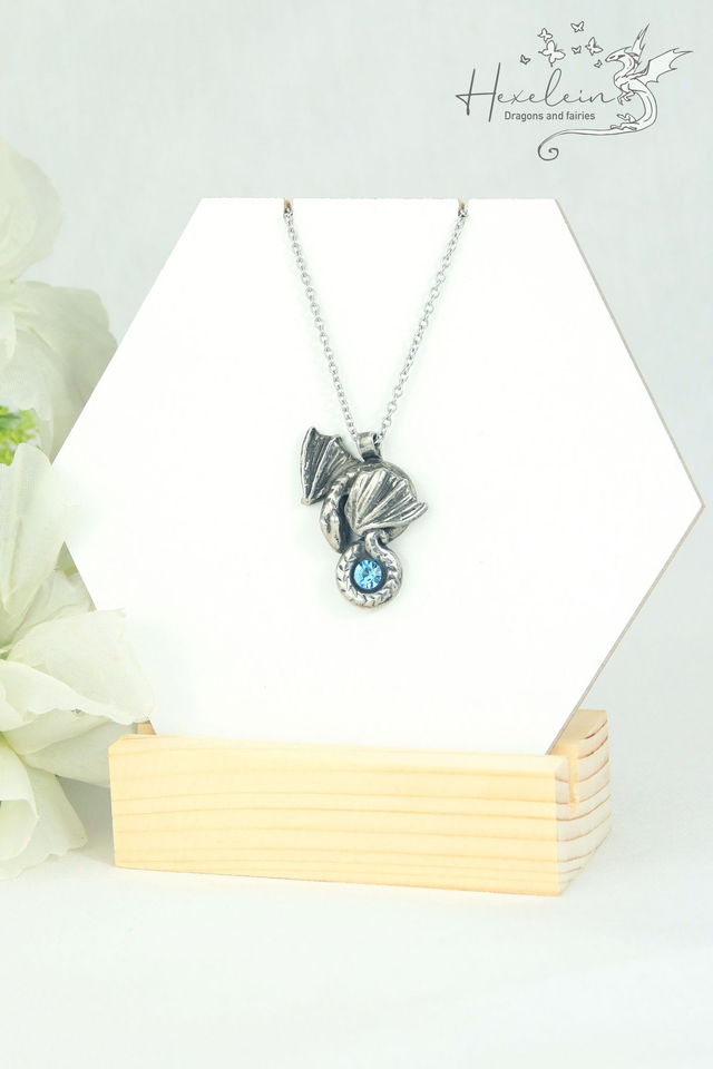 Aquamarine landing dragon pendant
