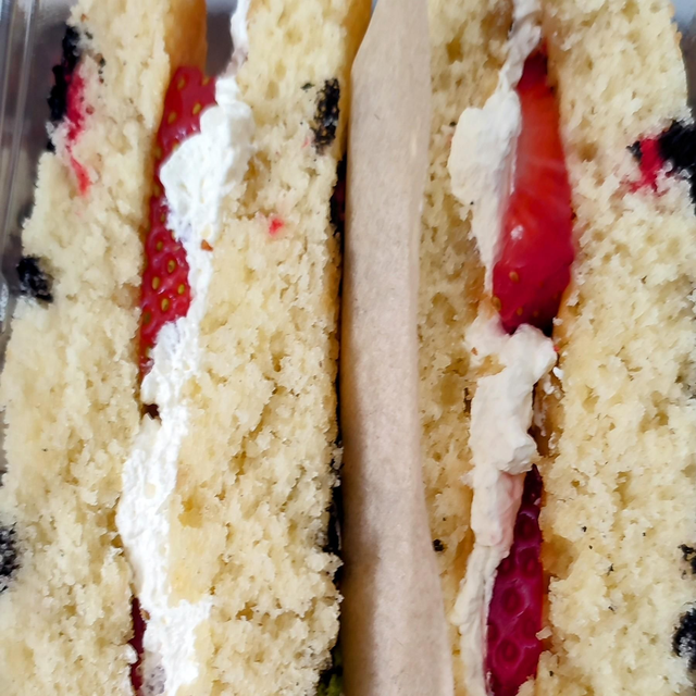 Strawberry Cakewich x20