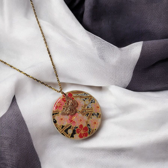 Collier acier inoxydable motifs japonais rose rouge et noir