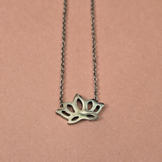 Collier acier inoxydable argenté lotus