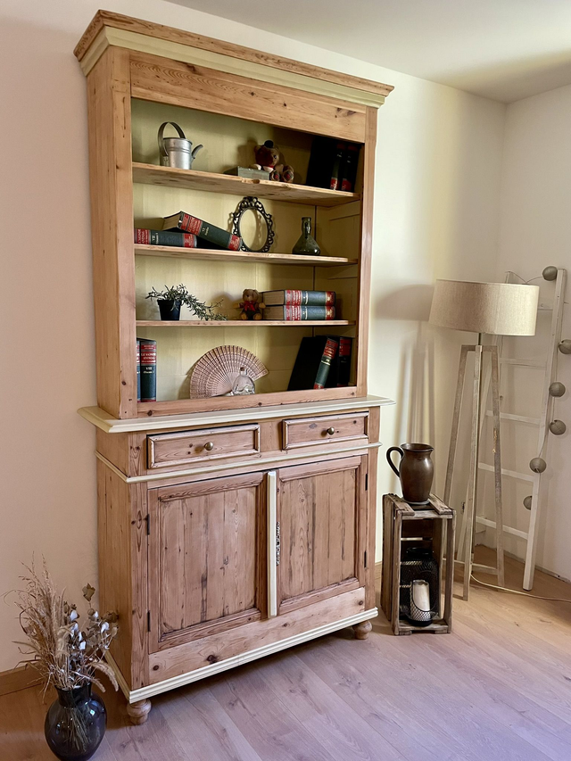 Vaisselier ou vitrine bibliothèque