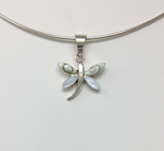 PENDENTIF PAPILLON EN OEIL DE STE LUCIE ET NACRE BLANCHE VENDU SANS CHAINE - OSLPOS235