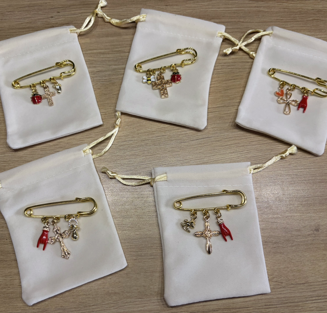 Broche porte bonheur 