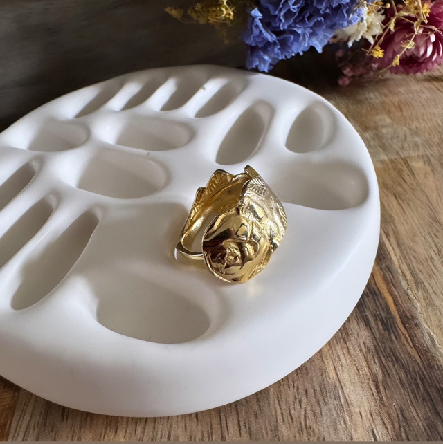 Bague dorée fleurie