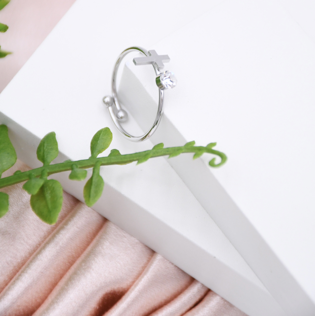 Bague croix strass 