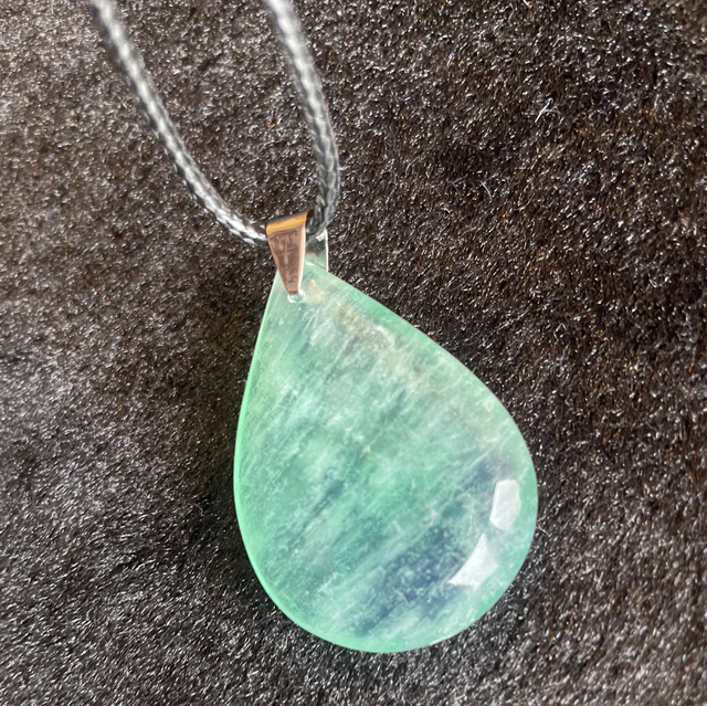 Pendentif pierre plate forme goutte 40 mm Fluorine Qualité A