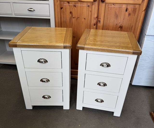 A Pair Of Modern Oak Top Bedsides