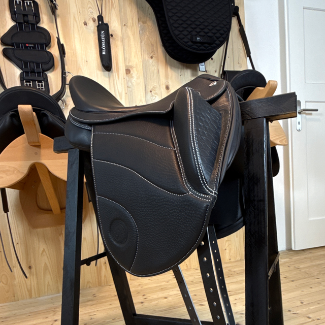 Sattel Sóldögg Design The White One