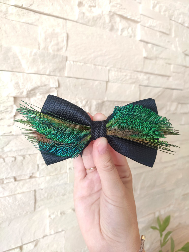 Nœud papillon Tissu et Plumes naturelles de Paon Épée