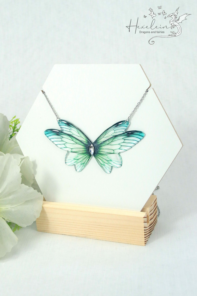 Green small fairy necklace
