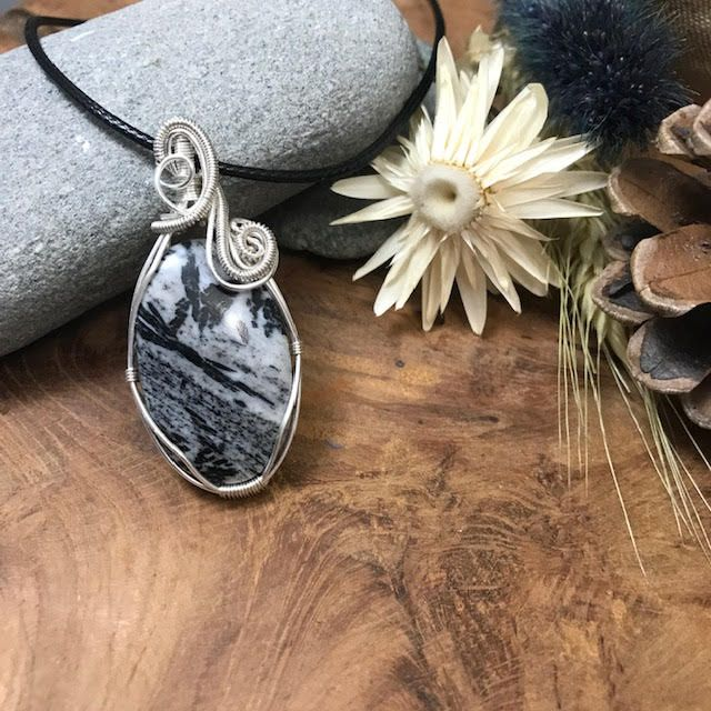 Biotite (avec inclusion de grenat)