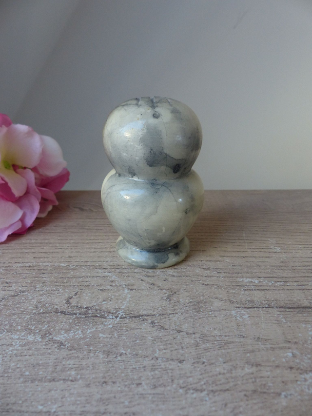 Statuette de chouette en pierre albâtre sphérique orange sculptée à la main, chouette presse papier en pierre décoration bureau vintage