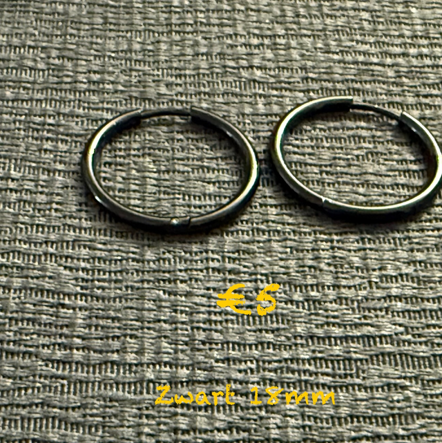 Oorbellen zwart 18mm