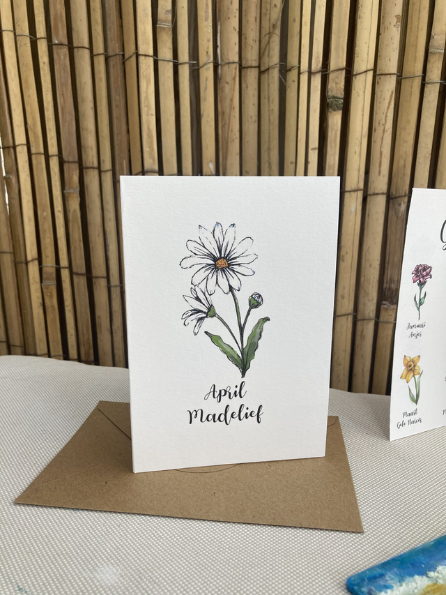 Ansichtkaart Geboortebloem April Madelief in kleur, inclusief envelop, van originele tekening, met of zonder tekst 