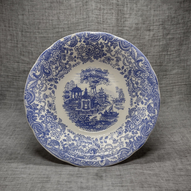English Ironstone Tableware | Schaal (diameter 24 | hoogte 6,5 cm) ‘China Impression’ in (licht)blauw | Vintage - Kleine onvolkomenheid