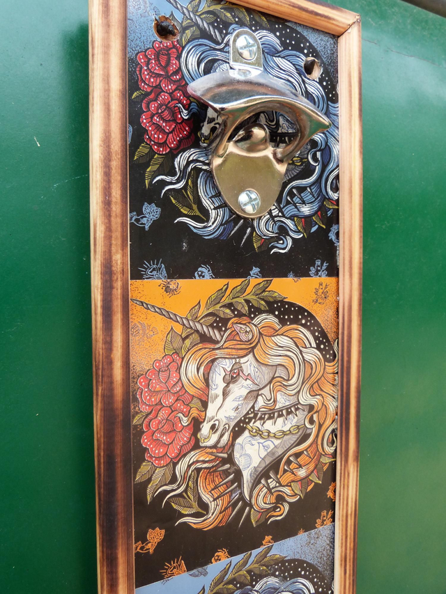 Décapsuleur mural
