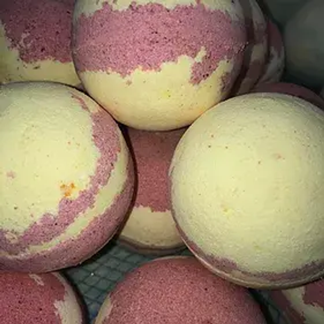 Strawberry and Banana Smoothie Bath Bomb