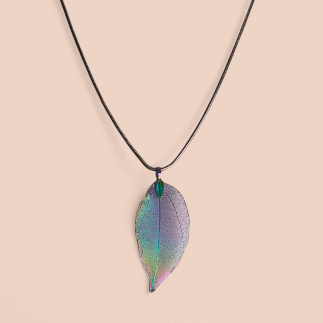 Iridescent Leaf Shaped Filigree Pendant Necklace