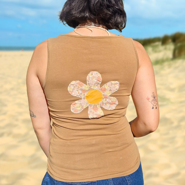 Débardeur upcyclé patchwork fleur groovy – Taille S M
