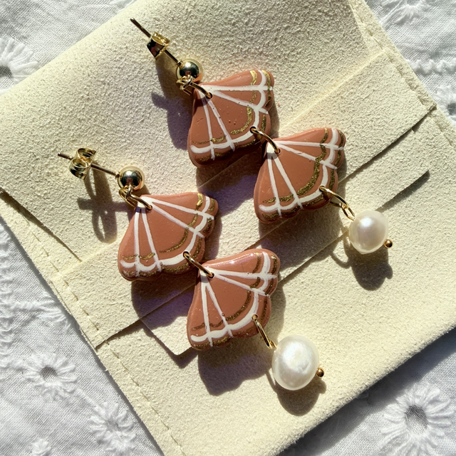 KIARA - Scalloped Clam Seashell Style Earrings with Pearl