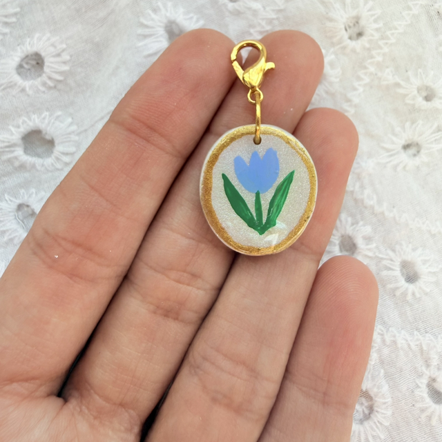 Blue Tulip Gold Frame Oval Charm