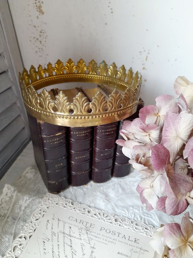 Couronne en laiton ancienne