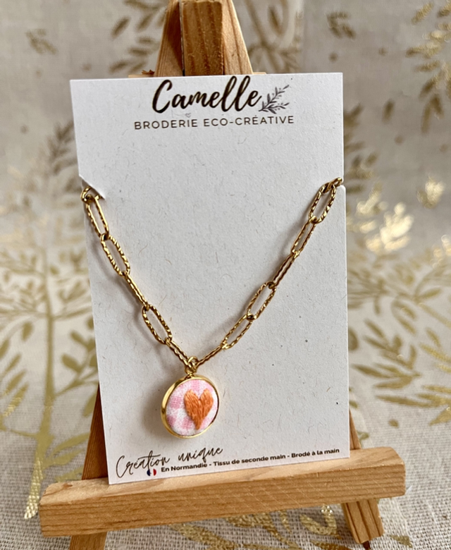 Bracelet brodé pendentif cœur orange