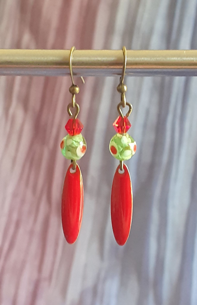Huso Petites Boucles d'oreille pendantes rouge