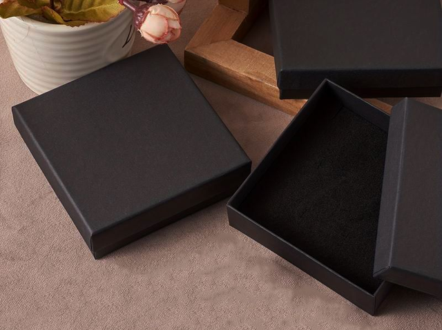 Boite à bijoux noire pour votre commande