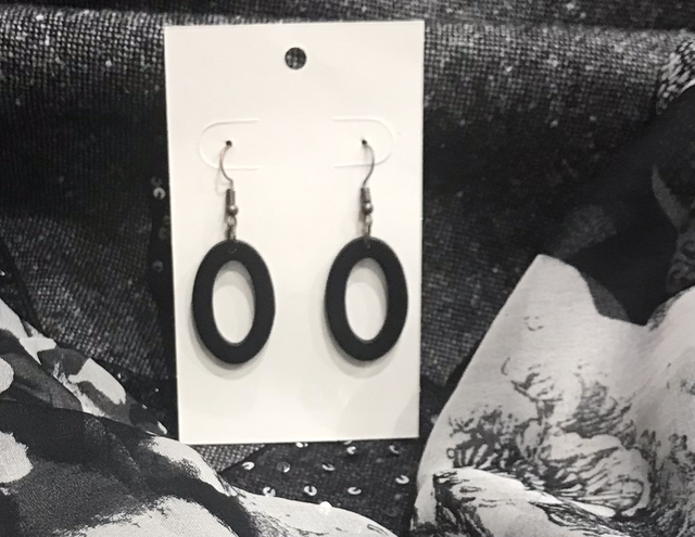 Black Dangling Earrings- BLKD22
